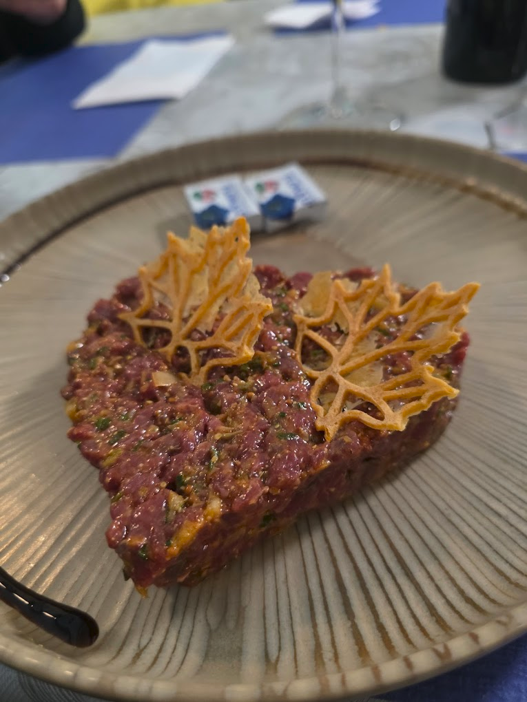 Tartare de boeuf en gros plan